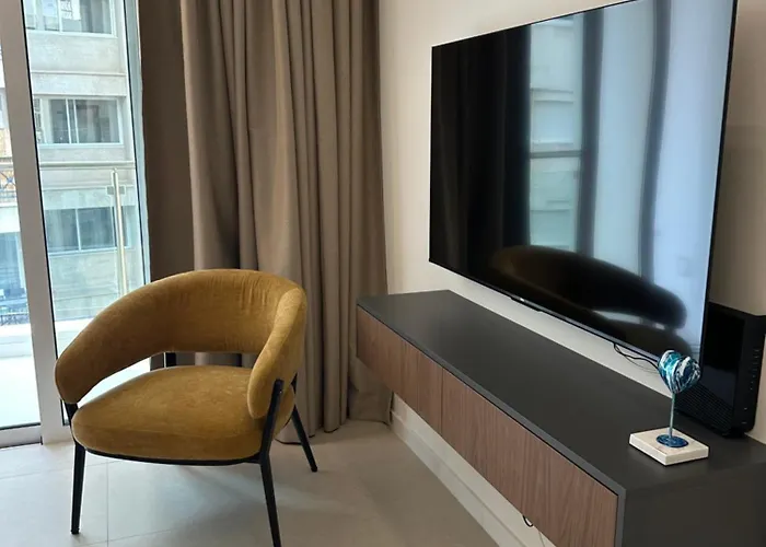 Idei-eos Charming & Comfort アパート ニコシア